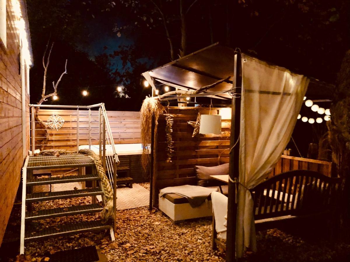 Zirkuswagen Mit Outdoor Whirlpool Und Garten Petershagen-Eggersdorf Extérieur photo
