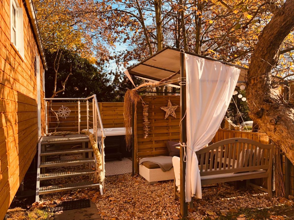 Zirkuswagen Mit Outdoor Whirlpool Und Garten Petershagen-Eggersdorf Extérieur photo