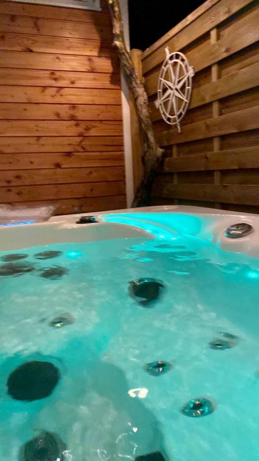 Zirkuswagen Mit Outdoor Whirlpool Und Garten Petershagen-Eggersdorf Extérieur photo